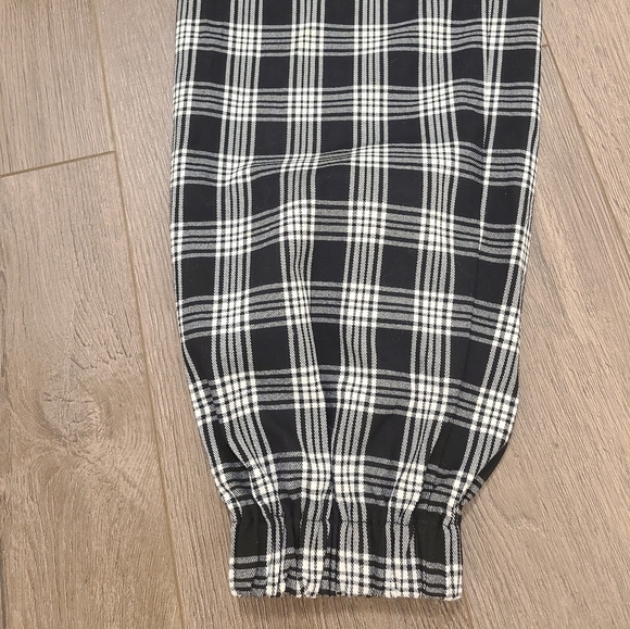 I. Am. Gia. Pants black and white. - Picture 7 of 8